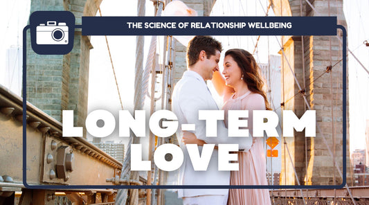 Young couple on Brooklyn bridge, reflecting relationship goals - Happetive